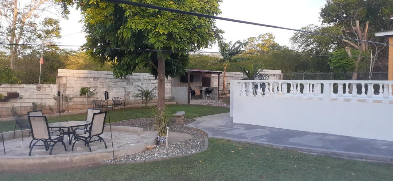 Bed and Breakfast Modrians Runaway Bay Exterior foto