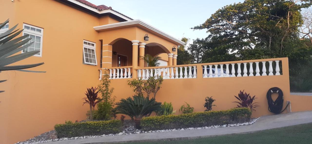 Bed and Breakfast Modrians Runaway Bay Exterior foto