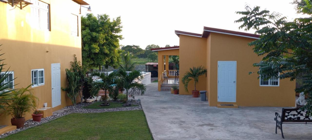 Bed and Breakfast Modrians Runaway Bay Exterior foto