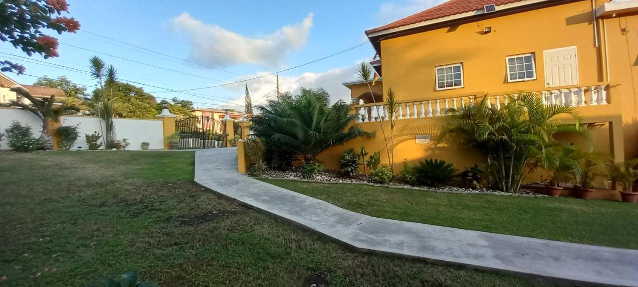 Bed and Breakfast Modrians Runaway Bay Exterior foto