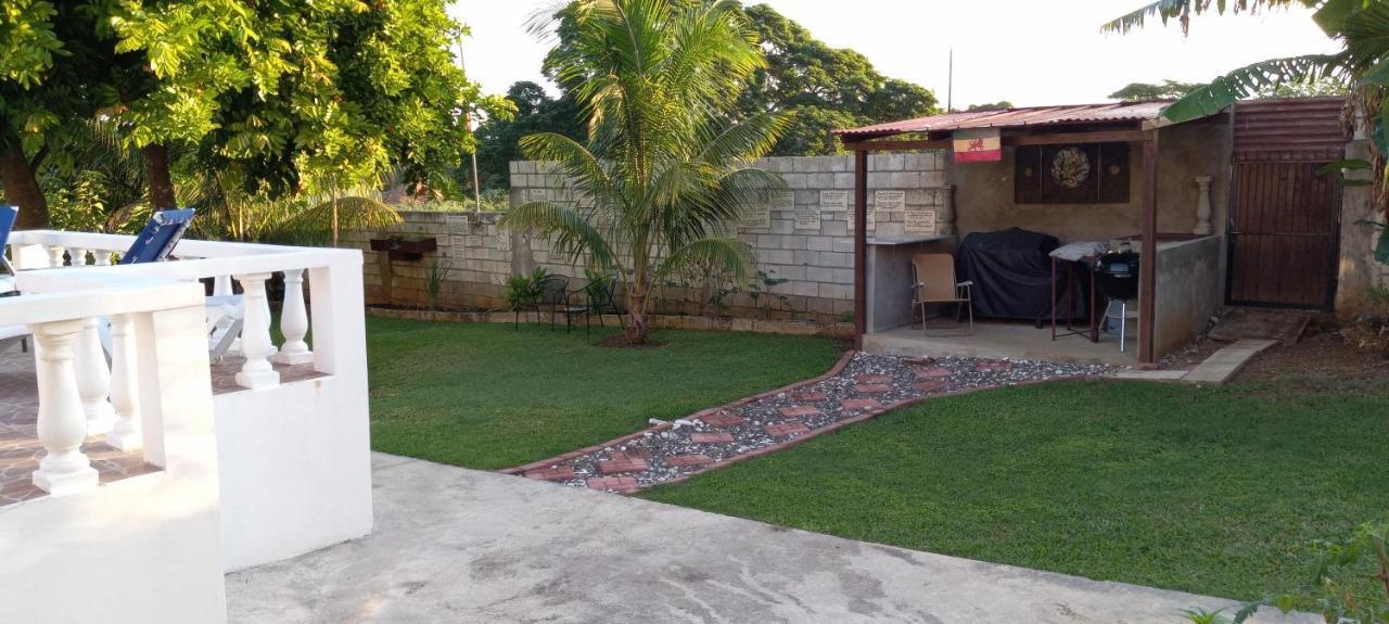 Bed and Breakfast Modrians Runaway Bay Exterior foto